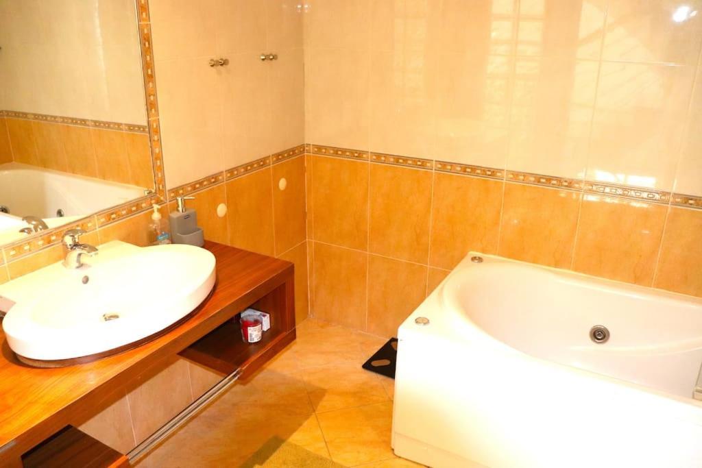 Sea Breeze House Ericeira - Ribeira Dilhas Beach Buitenkant foto